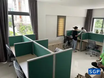 lắp đặt vách ngăn nỉ cho cụm bàn 4 chỗ