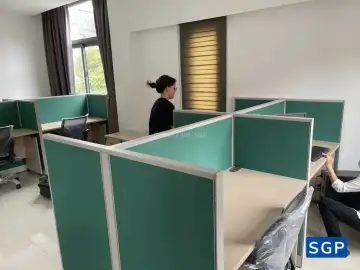 lắp đặt vách ngăn nỉ cho cụm bàn 4 chỗ