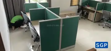 lắp đặt vách ngăn nỉ cho cụm bàn 4 chỗ