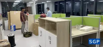 vách nỉ xanh lá kết hợp màu kem