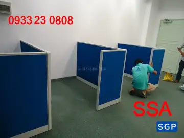 Giao hàng và lắp đặt vách ngăn bàn cho văn phòng