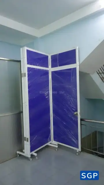 Sản xuất và lắp đặt vách di động có bánh xe phía dưới