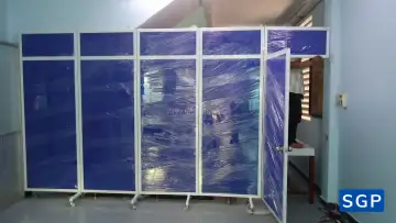 Sản xuất và lắp đặt vách di động có bánh xe phía dưới