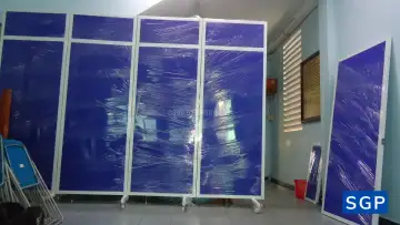 Sản xuất và lắp đặt vách di động có bánh xe phía dưới