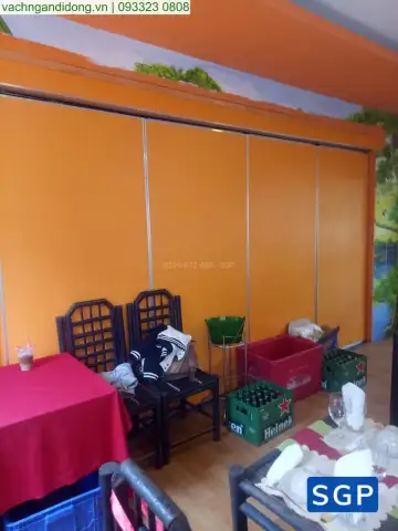 Sản xuất và lắp đặt vách di động gỗ màu cam