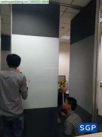 Sản xuất và lắp đặt vách di động cho công ty bào hiểm
