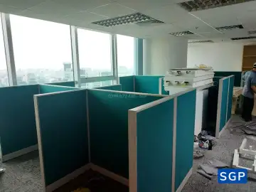 Giao hàng và lắp đặt vách nỉ