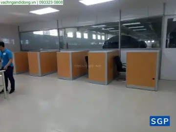 Sản xuất và lắp đặt vách gỗ cho công ty may mặc
