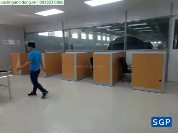 Sản xuất và lắp đặt vách gỗ cho công ty may mặc