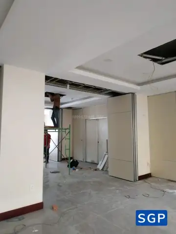 Sản xuất và lắp đặt vách di động cho nhà hàng