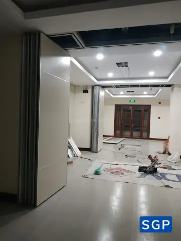 Sản xuất và lắp đặt vách di động cho nhà hàng