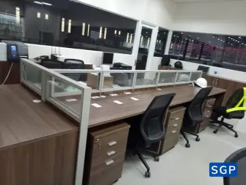 Sản xuất vách ngăn gỗ kính cho cửa hàng nội thất