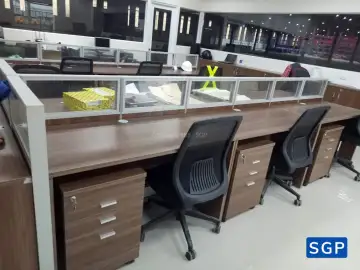 Sản xuất vách ngăn gỗ kính cho cửa hàng nội thất