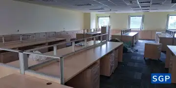 Sản xuất và lắp đặt vách gỗ kính cho văn phòng tại Etown