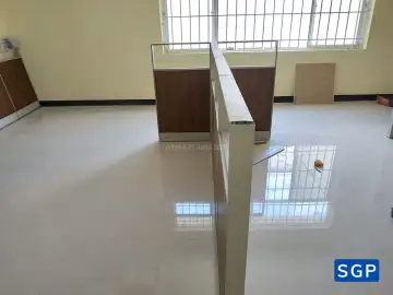 Giao vách gỗ kính