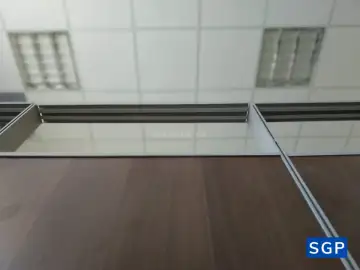 Giao vách gỗ kính