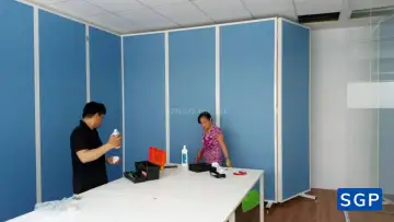 vách ngăn có bánh xe khách hàng quận 2