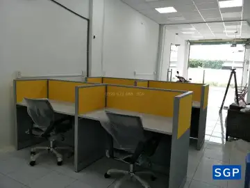 Giao hàng và lắp đặt vách nỉ