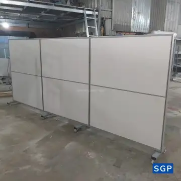 sản xuất vách ngăn có bánh xe