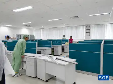 Giao hàng và lắp đặt vách nỉ