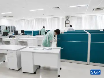 Giao hàng và lắp đặt vách nỉ