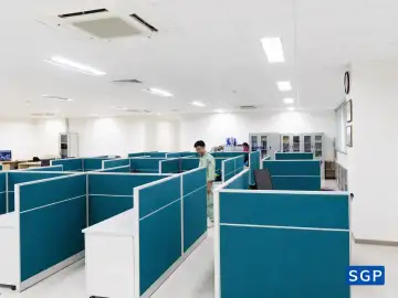 Giao hàng và lắp đặt vách nỉ