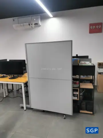 063026 - Sản xuất vách lắp đặt vách ngăn có bánh xe