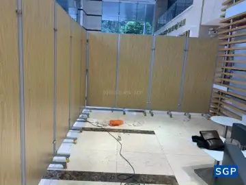 Vách ngăn có bánh xe phía dưới