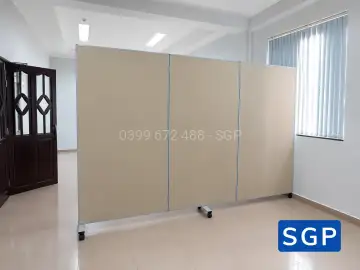 vách ngăn có bánh xe  nỉ màu kem