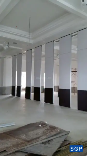Thi công vách ngăn di động siêu cao