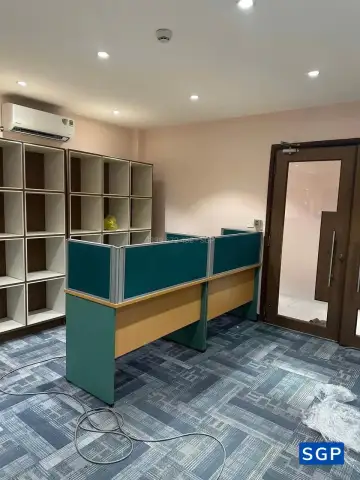 lắp đặt vách nỉ xanh lá hệ vách 25