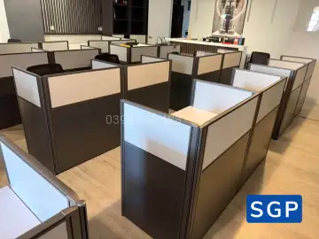 vách ngăn bàn làm việc gỗ 2 múi