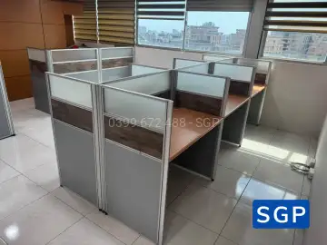 Giao vách gỗ kính decal mờ