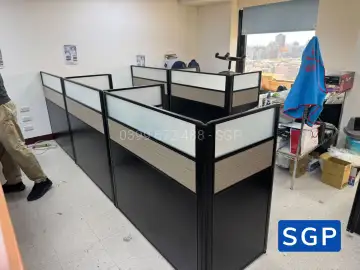 Lắp đặt hoàn thiện vách ngăn bàn làm việc