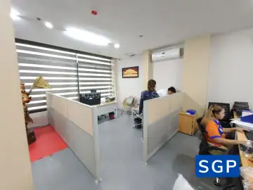 vách nỉ ngăn lửng có thể ngăn phòng hoặc lối đi