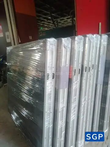 Vách ngăn nỉ khung nhôm 2 múi