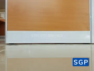 hoàn thiện vách ngăn bàn làm việc gỗ kính cho ngân hàng chi nhánh tại Đồng Nai