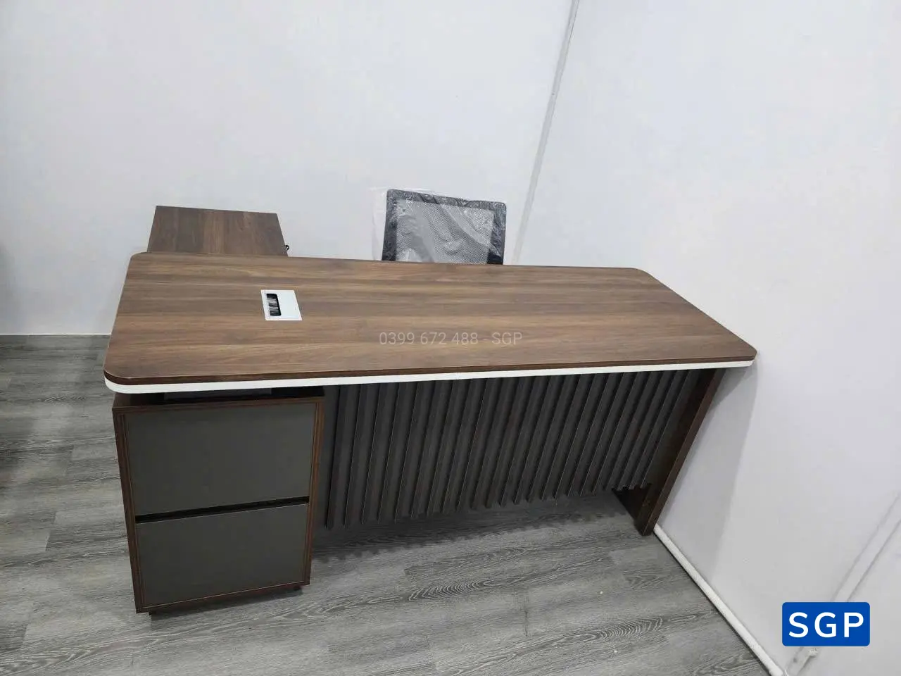 Bàn giám đốc C4