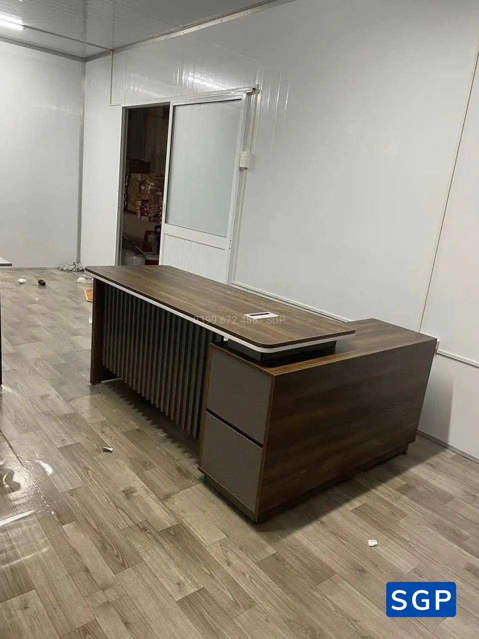 Bàn giám đốc C4