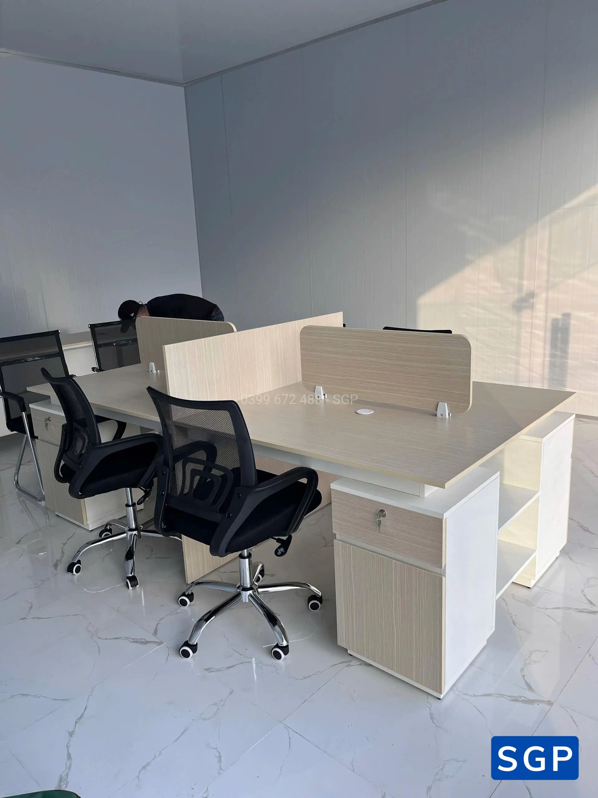 Bàn làm việc chân gỗ 4 người ngồi