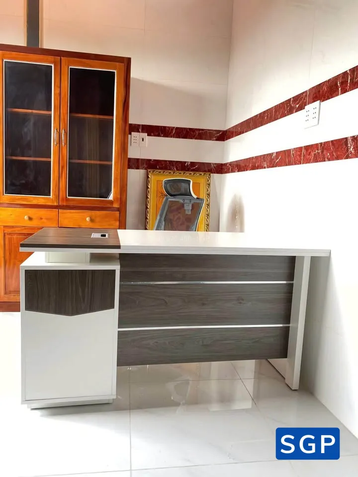 Bàn Giám Đốc C2